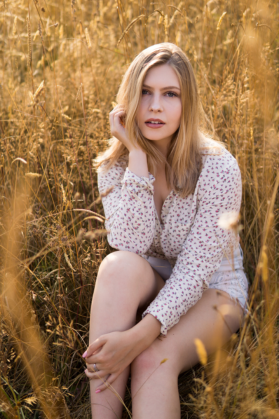 Beautiful meadow photo shoot with model Julia